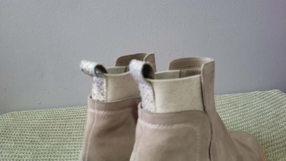 Cool-Girl Dolce Vita Huen Suede Platform Chelsea Boot - Picture 7 of 11